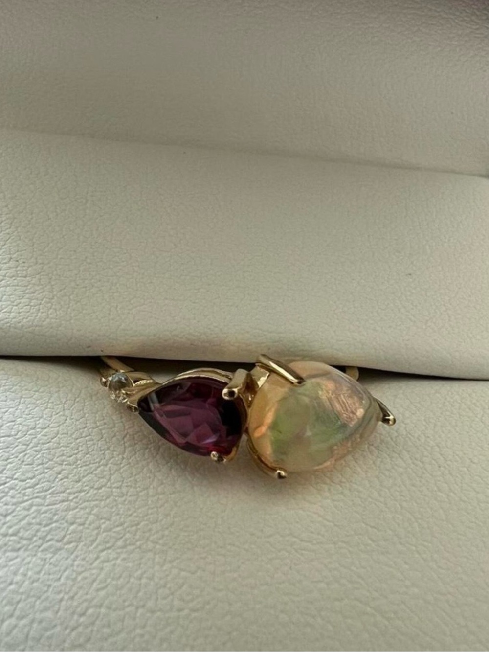 Elegant ring with opal and garnet